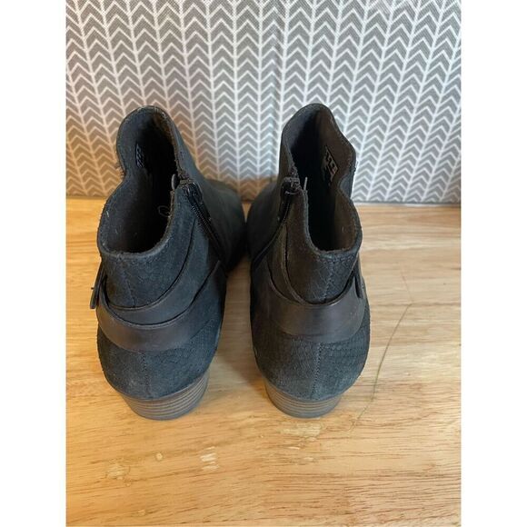 CLARKS COLLECTION ADDIY GLADYS BLACK LEATHER ANKLE BOOTS - Picture 2 of 8